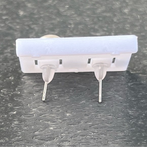 Natural 5-6mm White Freshwater; Button Pearl; Stud Earrings; High Luster; NWOT - Picture 3 of 4